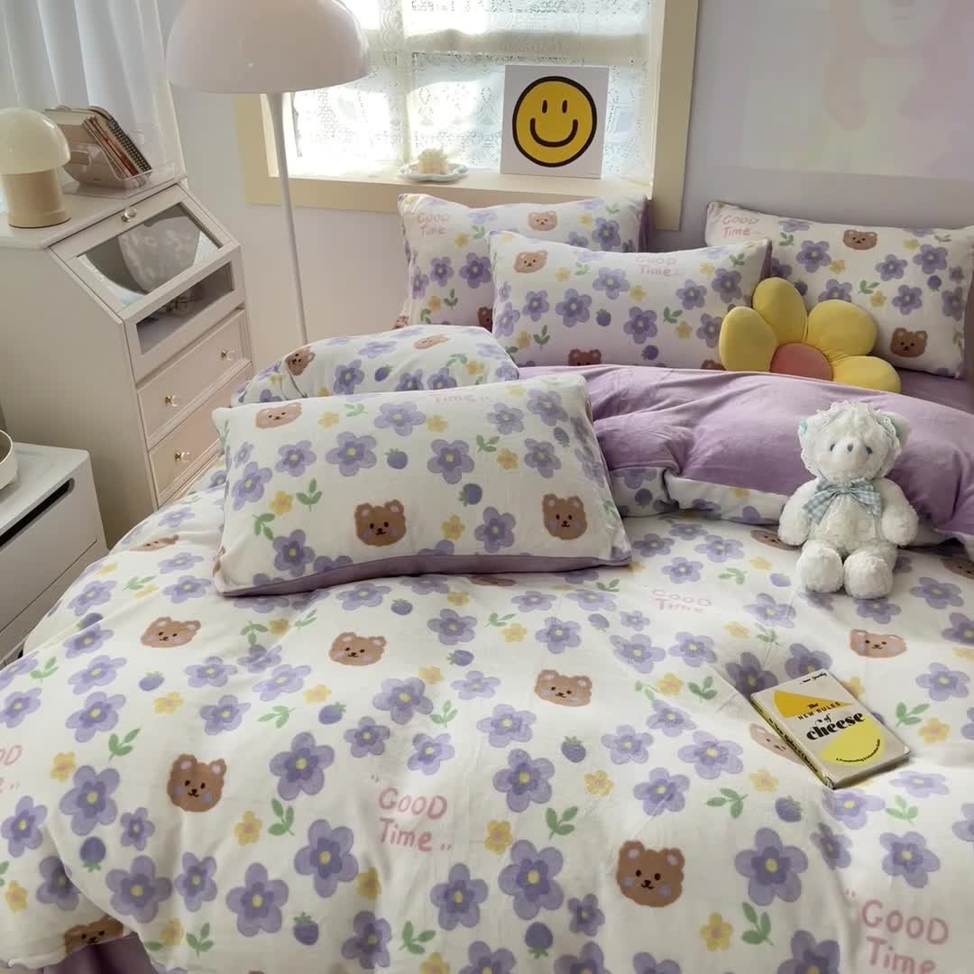 91家纺网 家纺一手货源 找家纺 金爱家 2023新款牛奶绒小清新四件套 樱花小熊-紫