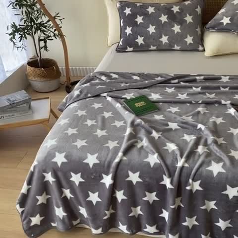 91家纺网 家纺一手货源 找家纺 2025新款320g金貂绒亲肤盖毯加厚纯色珊瑚绒素色法兰绒毯子外贸高端款灰星星