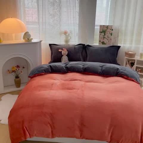 91家纺网 家纺一手货源 找家纺 人人爱 2025新款牛奶绒兔兔绒纯色双拼四件套 橙+深灰