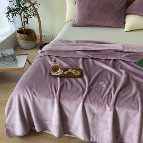 91家纺网 家纺一手货源 找家纺 2025新款320g金貂绒亲肤盖毯加厚纯色珊瑚绒素色法兰绒毯子外贸高端款玉色