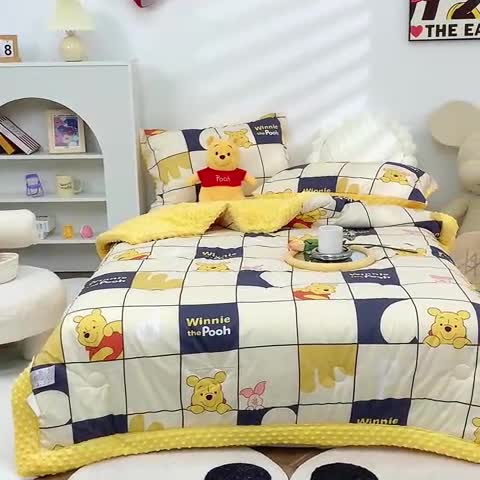 91家纺网 家纺一手货源 找家纺 星期八 2022新款迪士尼豆豆被 格子维尼