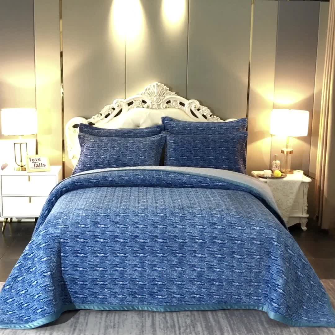 91家纺网 家纺一手货源 找家纺 晶缦 2022新款水波纹色织牛奶绒床盖三件套 涟漪-宝石蓝