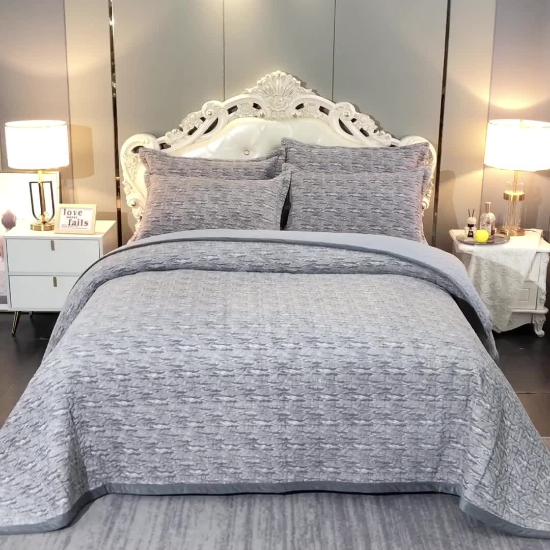 91家纺网 家纺一手货源 找家纺 晶缦 2022新款水波纹色织牛奶绒床盖三件套 涟漪-灰色