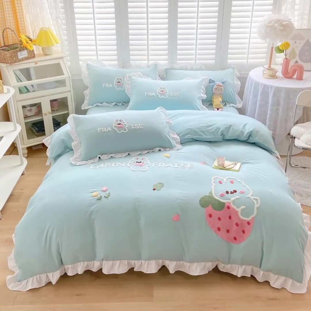 91家纺网 家纺一手货源 找家纺 易禾 2022新款水洗亲肤棉毛巾绣草莓兔四件套草莓兔-绿