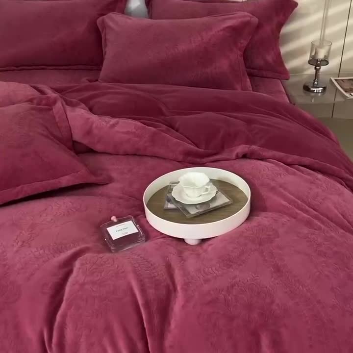 91家纺网 家纺一手货源 找家纺 舒梦琪 2024新款牛奶绒立体雕花床盖四件套 豆沙