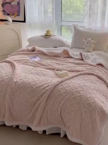 91家纺网 家纺一手货源 找家纺 安哆啦新款塔芙绒提花剪花羊羔绒双面复合毛毯毯子 米白