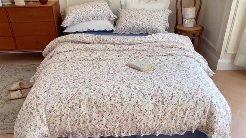 91家纺网 家纺一手货源 找家纺 淑女公社家纺2022新款纯棉双层纱花边款四件套 亚麻蓝花