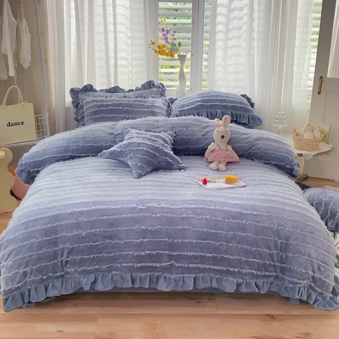 91家纺网 家纺一手货源 找家纺 绒世界 2022新款 高端牛奶绒提花四件套 摩登灰