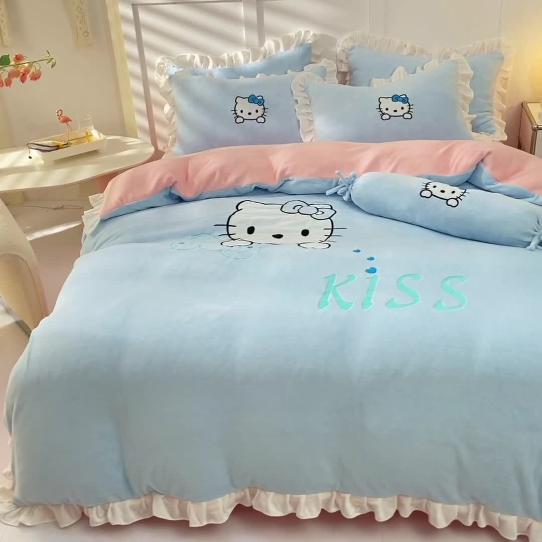 91家纺网 家纺一手货源 找家纺 绒世界2022新款高端牛奶绒卡通刺绣四件套 kiss猫-蓝粉