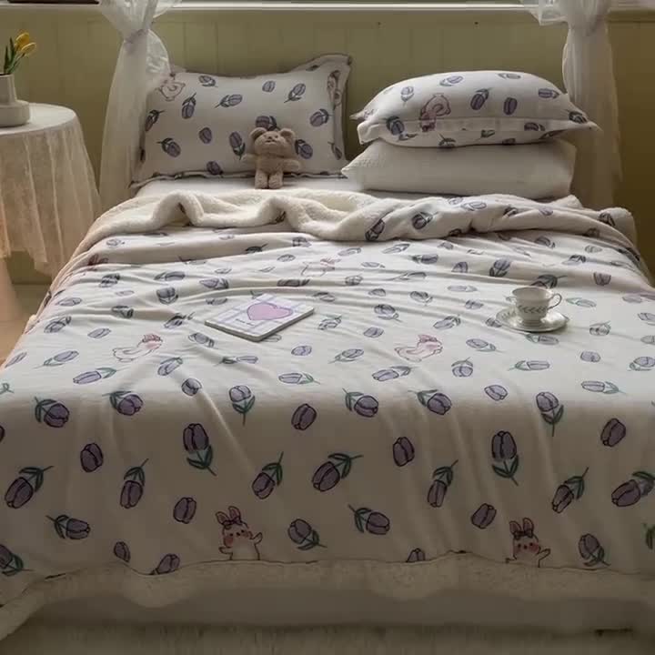 91家纺网 家纺一手货源 找家纺 沐慕  2022新款牛奶绒拼羊羔绒毛毯 紫系小兔