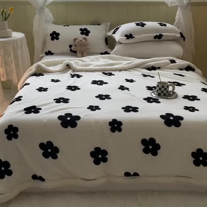 91家纺网 家纺一手货源 找家纺 沐慕  2022新款牛奶绒拼羊羔绒毛毯 香系花花