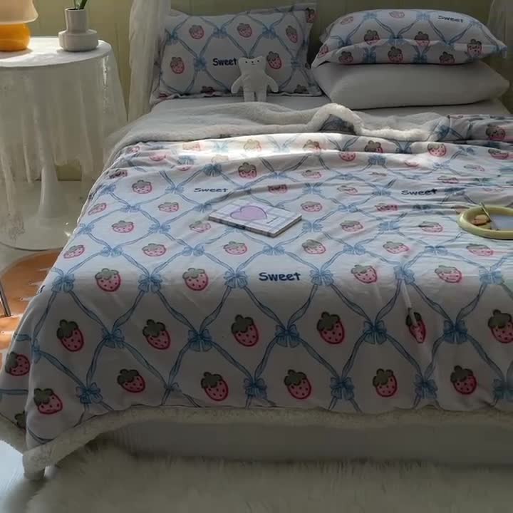 91家纺网 家纺一手货源 找家纺 沐慕  2022新款牛奶绒拼羊羔绒毛毯 甜心草莓