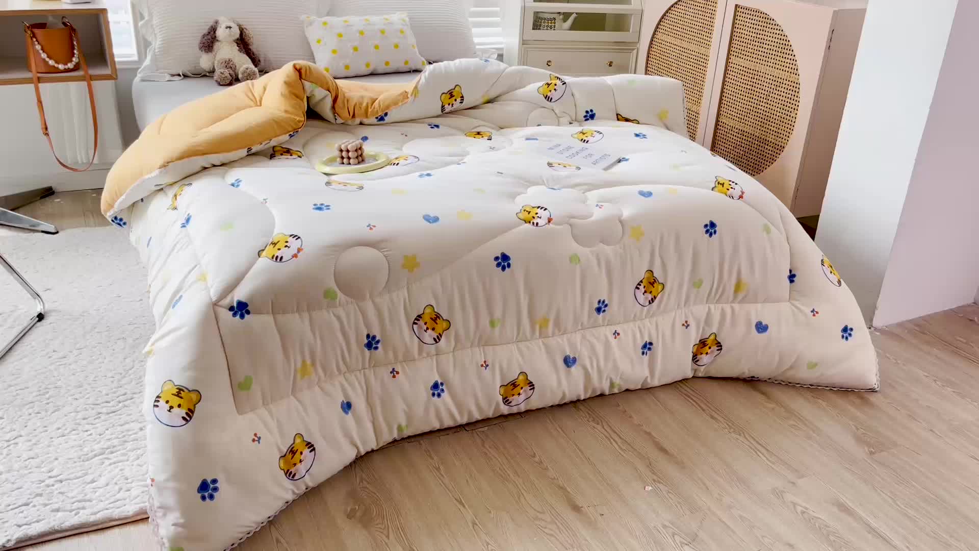 91家纺网 家纺一手货源 找家纺 2022新款直播爆款水洗棉印花小花边春秋被冬被 小老虎