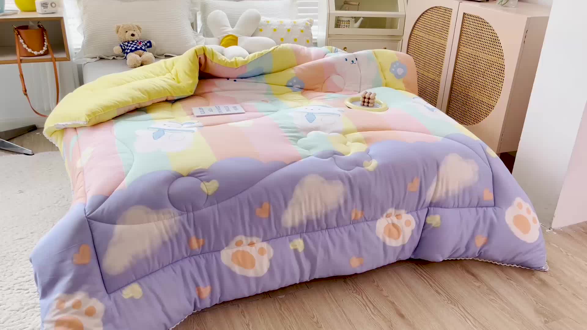 91家纺网 家纺一手货源 找家纺 2022新款直播爆款水洗棉印花小花边春秋被冬被 小熊宝