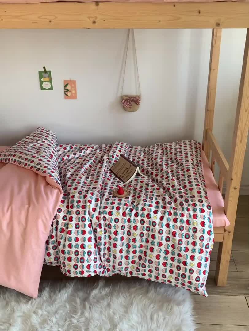 91家纺网 家纺一手货源 找家纺 怡家居 2023新款开学季全棉学生宿舍六件套 草莓派对