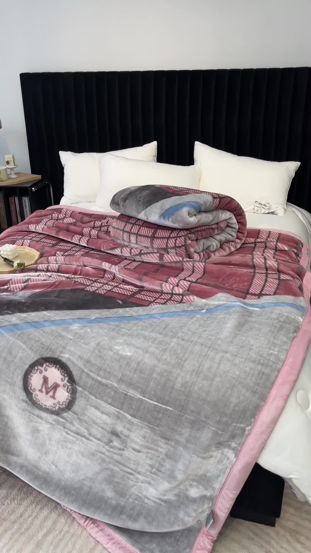 91家纺网 家纺一手货源 找家纺 缔缦 2022新款More design毛毯 水柔毯 M-粉色