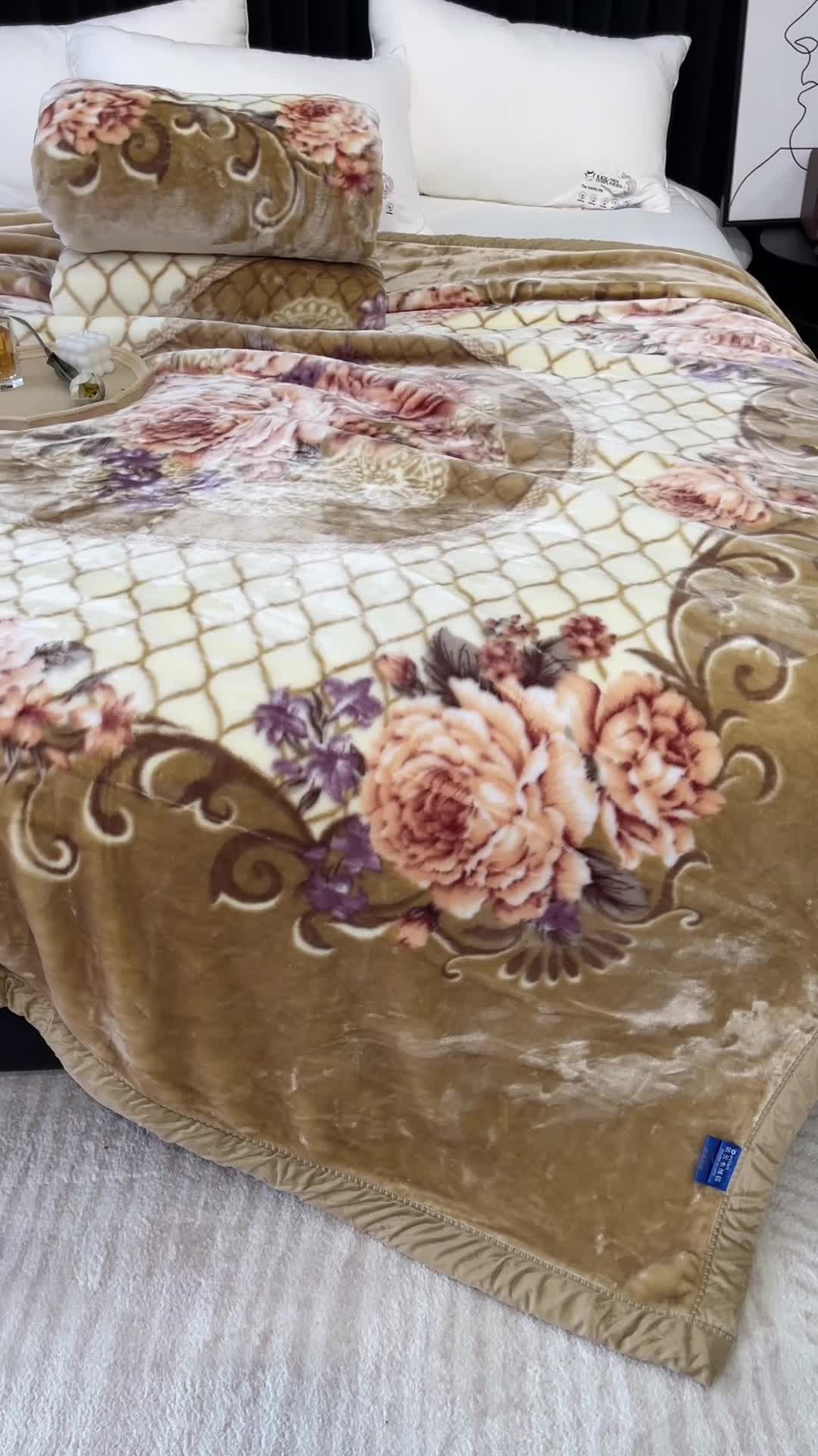 91家纺网 家纺一手货源 找家纺 缔缦 2022新款More design毛毯 水柔毯 卡其