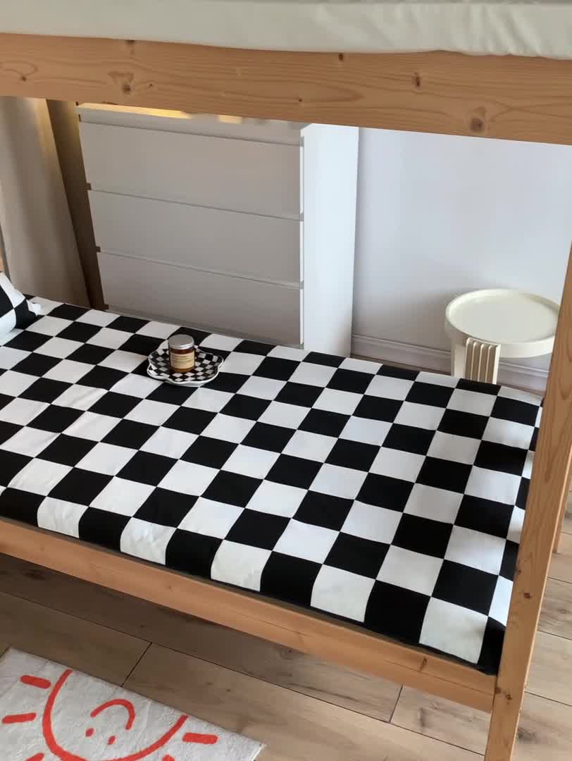 91家纺网 家纺一手货源 找家纺 怡家居  2023新款棉加水晶绒开学季学生床垫套 黑白格