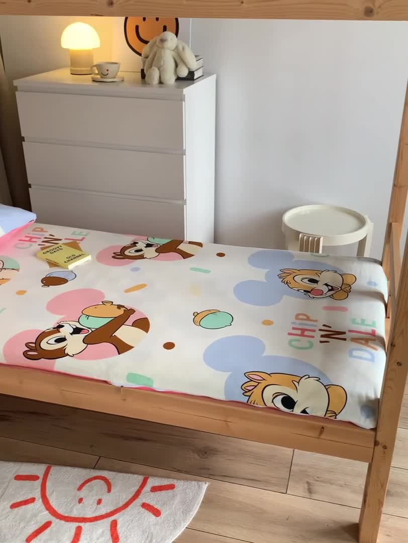 91家纺网 家纺一手货源 找家纺 怡家居  2023新款棉加水晶绒开学季学生床垫套 奇奇蒂蒂