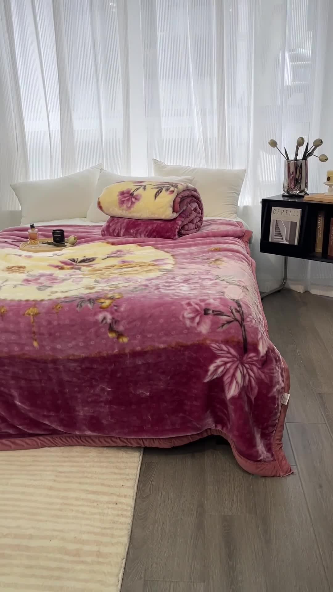 91家纺网 家纺一手货源 找家纺 缔缦 2022新款More design毛毯 天鹅绒毯 粉紫色