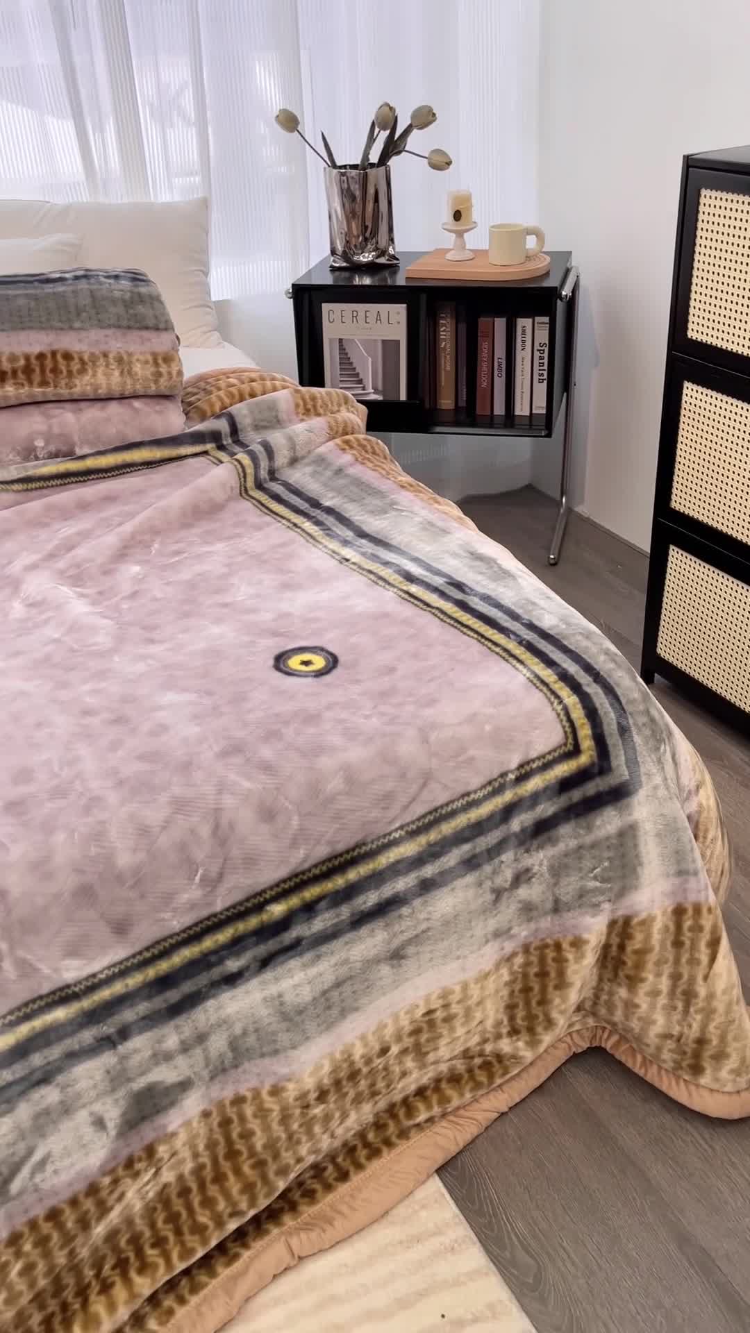 91家纺网 家纺一手货源 找家纺 缔缦 2022新款More design毛毯 天鹅绒毯 卡其