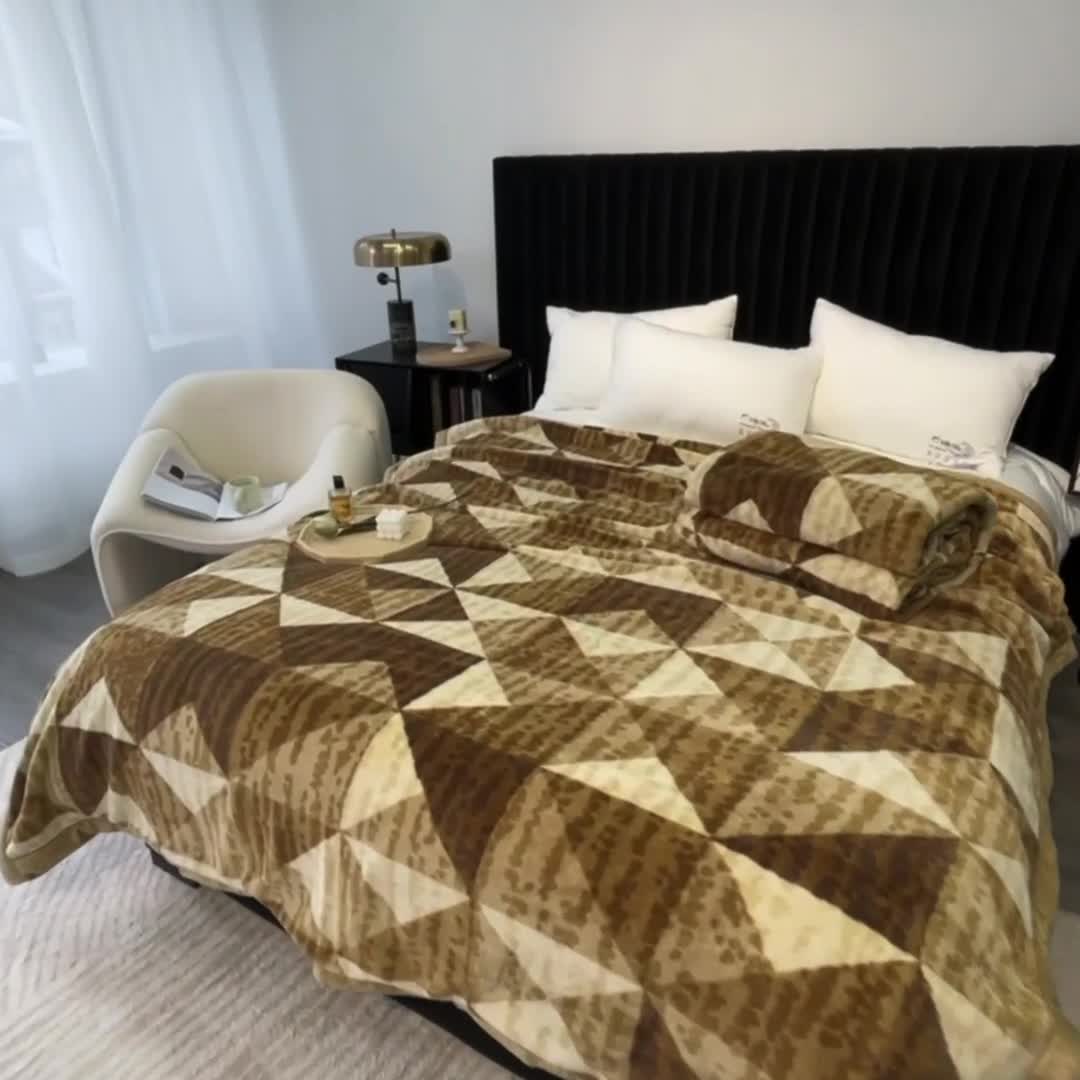 91家纺网 家纺一手货源 找家纺 缔缦 2022新款More design毛毯 兔绒毯 咖色