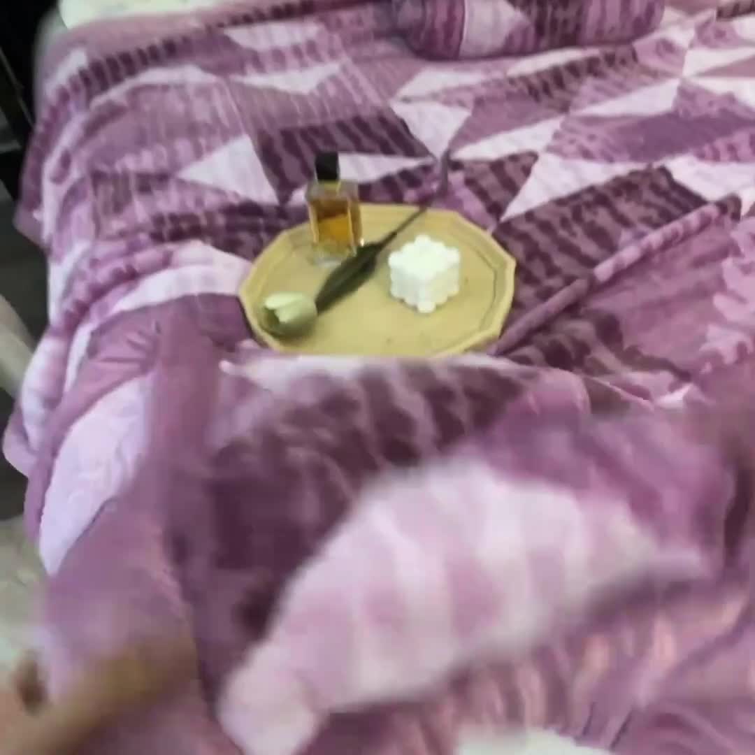 91家纺网 家纺一手货源 找家纺 缔缦 2022新款More design毛毯 兔绒毯 紫色