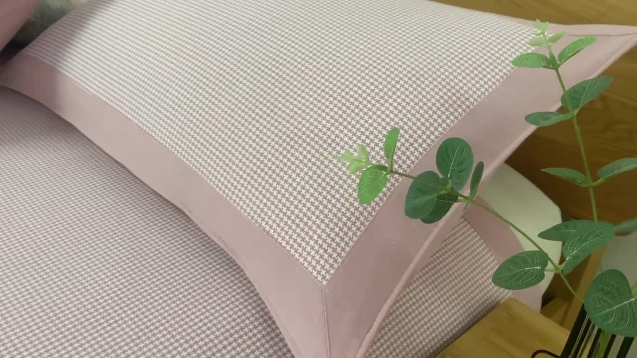 91家纺网 家纺一手货源 找家纺 恋尚羽 2025新款千鸟格加厚纯棉老粗布凉席三件套 千鸟格-粉