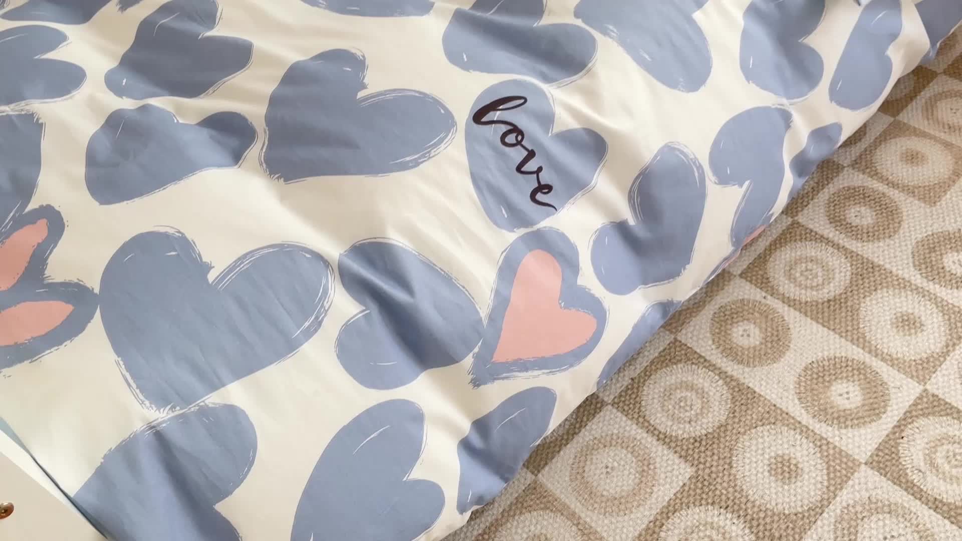 91家纺网 家纺一手货源 找家纺 昔可 2022新款开学季全棉卡通印花学生三件套 撞色爱心蓝