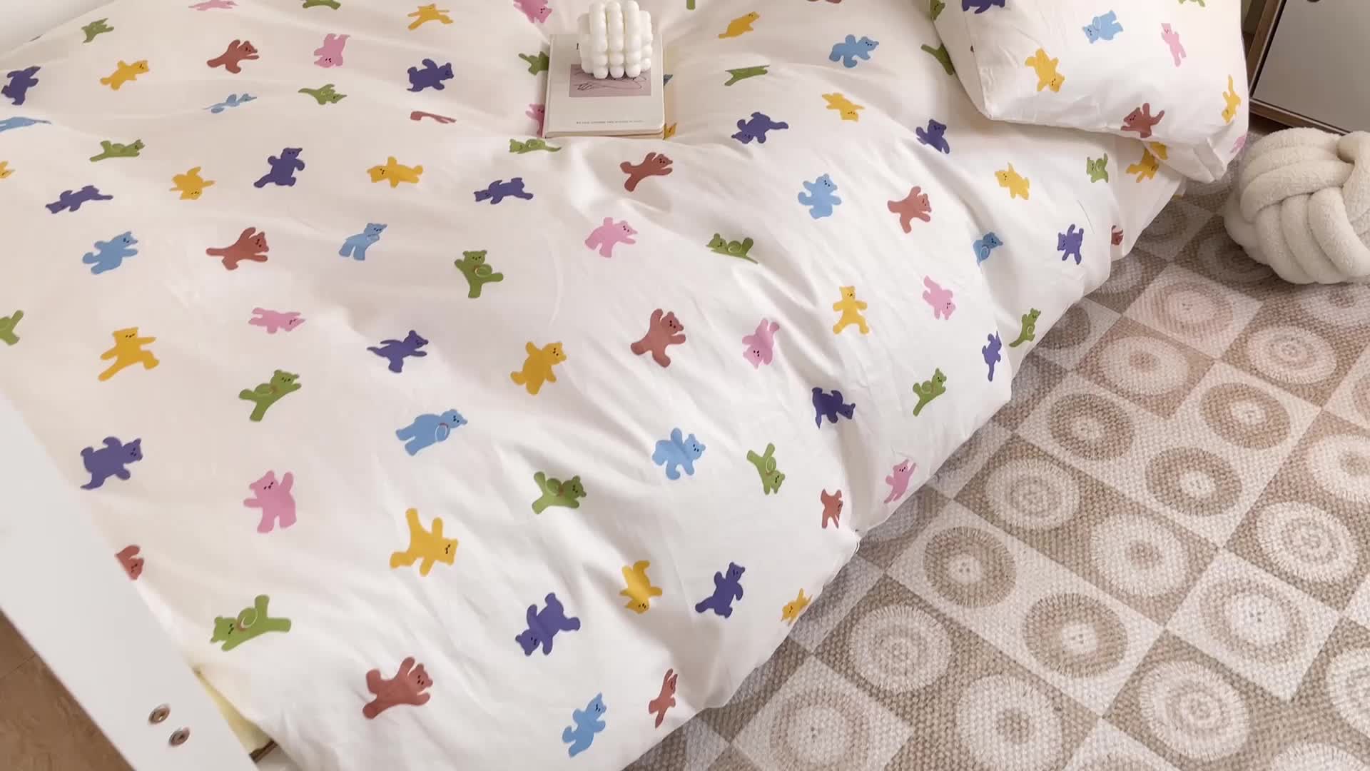 91家纺网 家纺一手货源 找家纺 昔可 2022新款开学季全棉卡通印花学生三件套 迷你小小熊