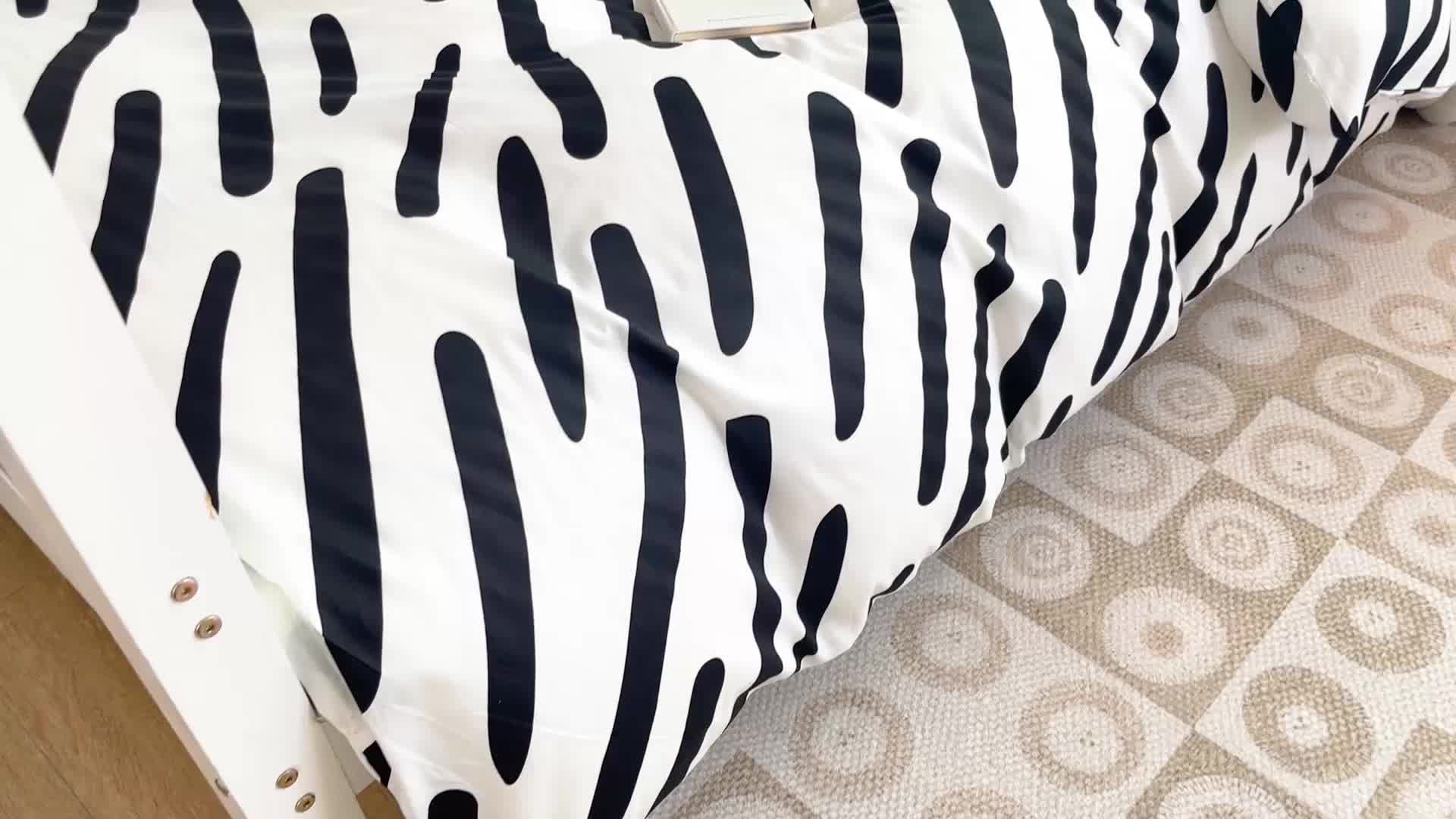 91家纺网 家纺一手货源 找家纺 昔可 2022新款开学季全棉卡通印花学生三件套 黑白斑马条