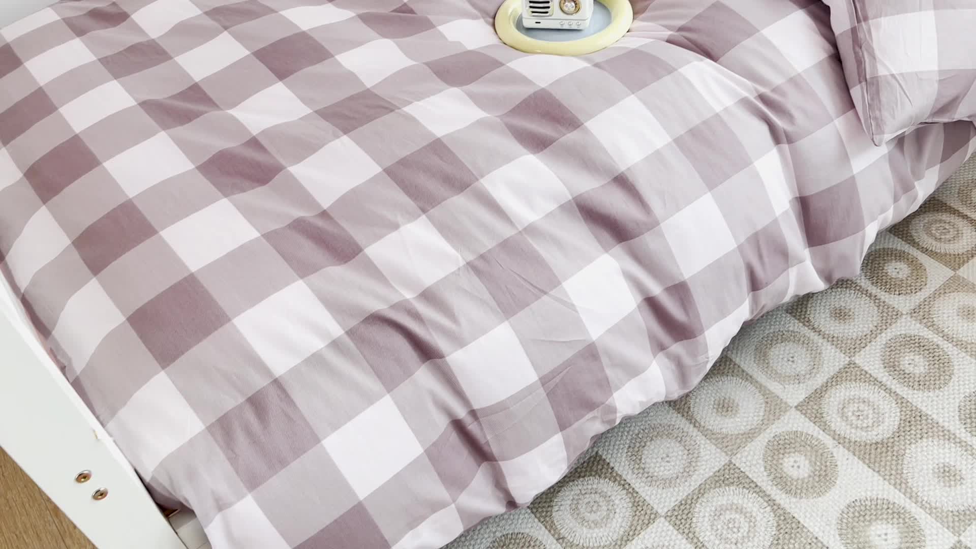 91家纺网 家纺一手货源 找家纺 昔可 2022新款开学季全棉卡通印花学生三件套 香雾粉格