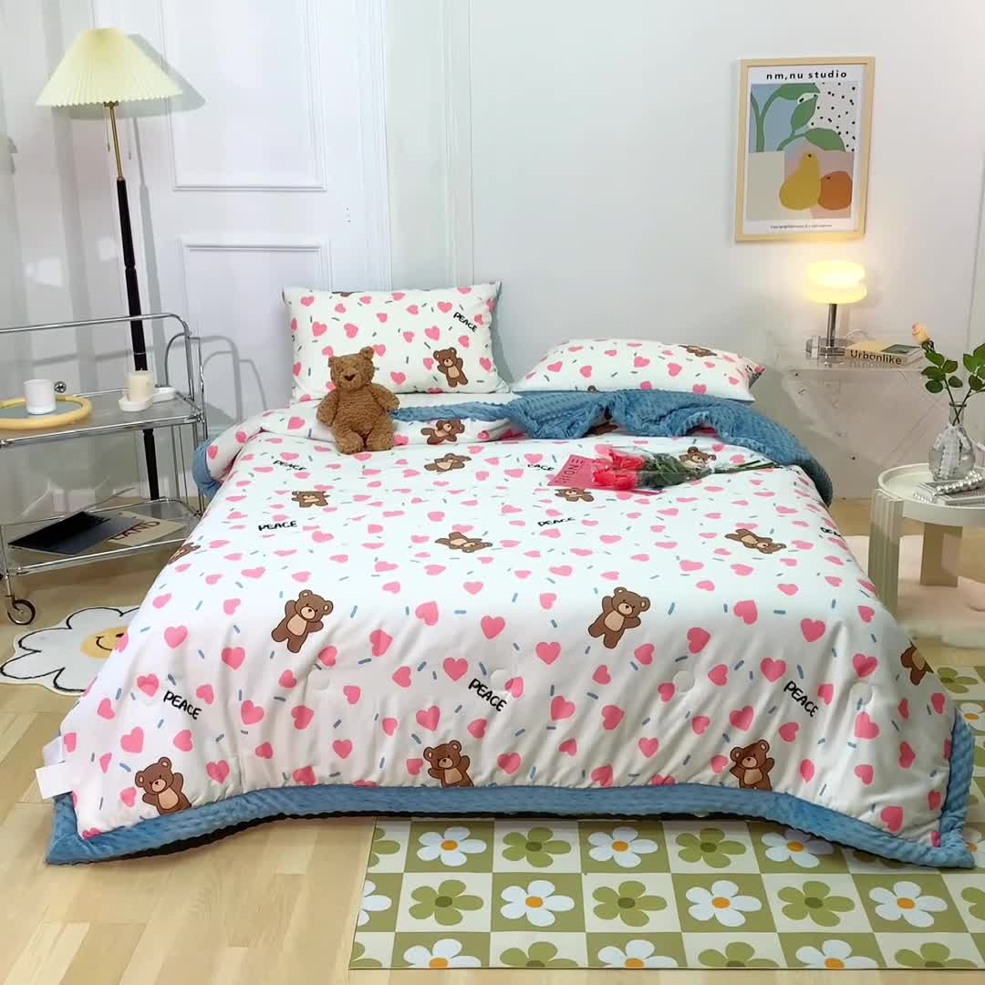 91家纺网 家纺一手货源 找家纺 星期八  2022新款全棉豆豆被春秋被-系列二 爱心熊