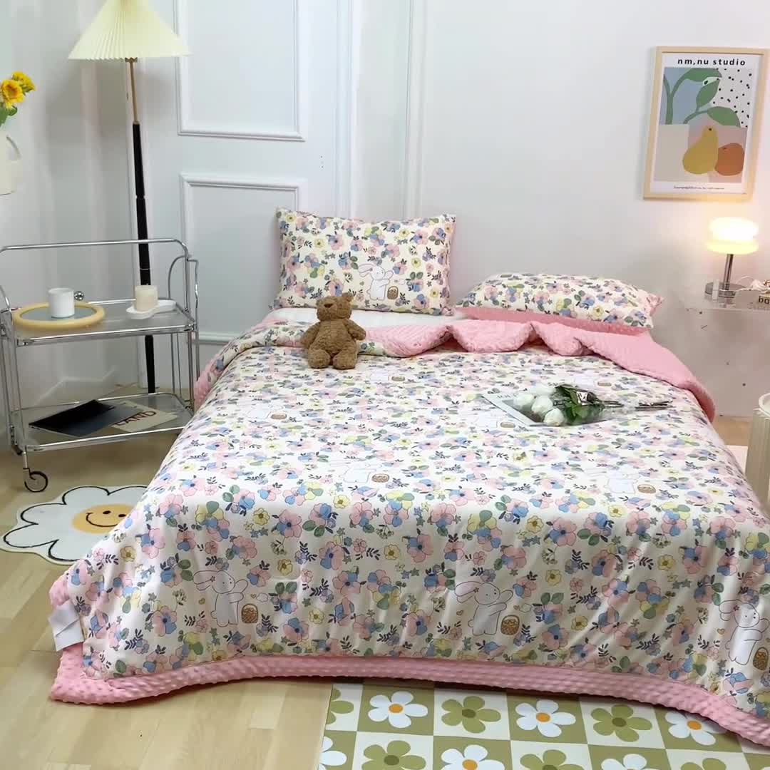 91家纺网 家纺一手货源 找家纺 星期八  2022新款全棉豆豆被春秋被-系列二 花丛兔