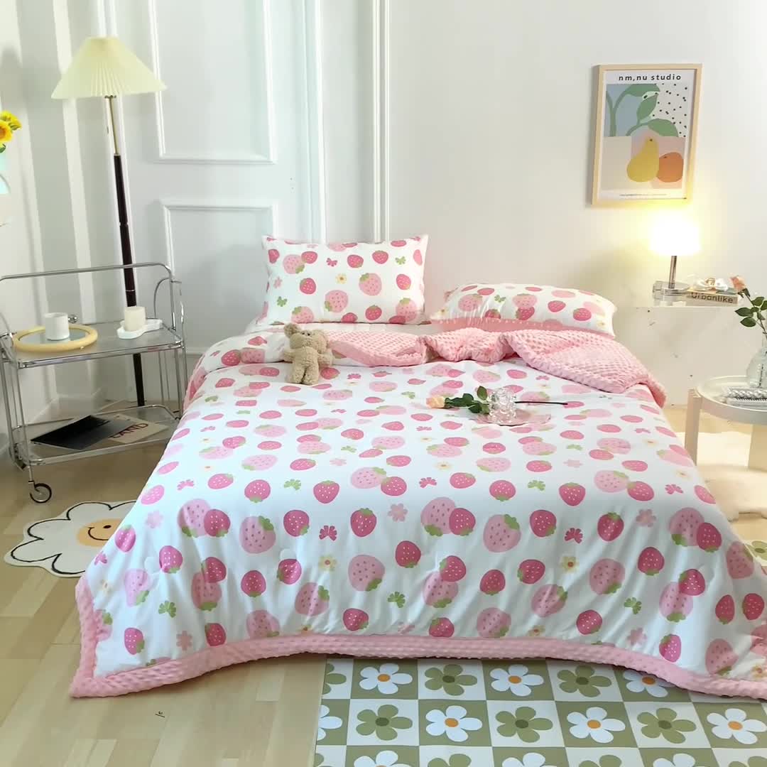 91家纺网 家纺一手货源 找家纺 星期八  2022新款全棉豆豆被春秋被-系列二 小草莓