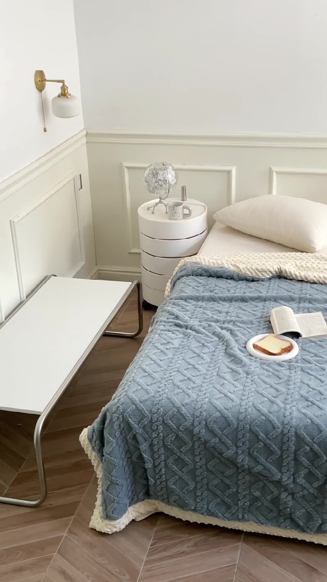 91家纺网 家纺一手货源 找家纺 梦享生活 2022新款豆豆绒毛毯 深空灰