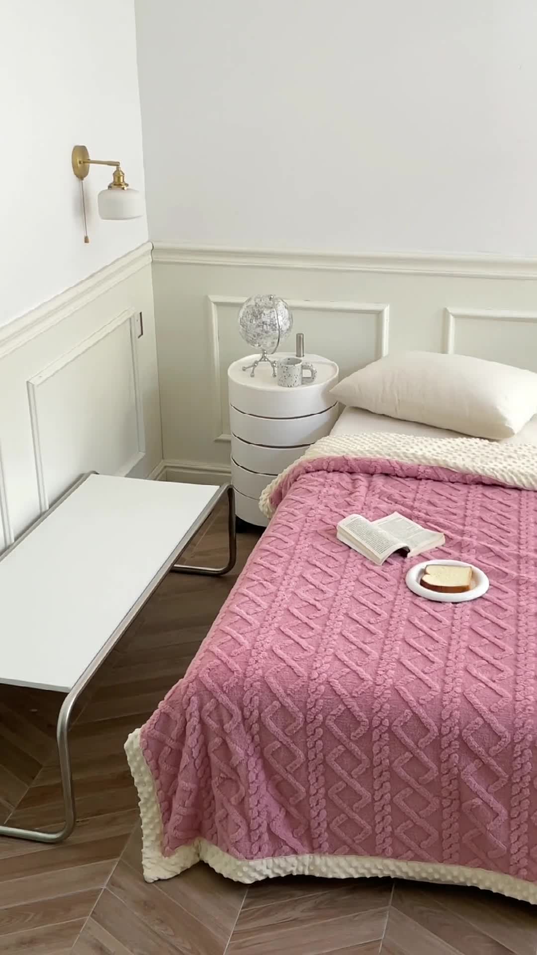 91家纺网 家纺一手货源 找家纺 梦享生活 2022新款豆豆绒毛毯 玫粉