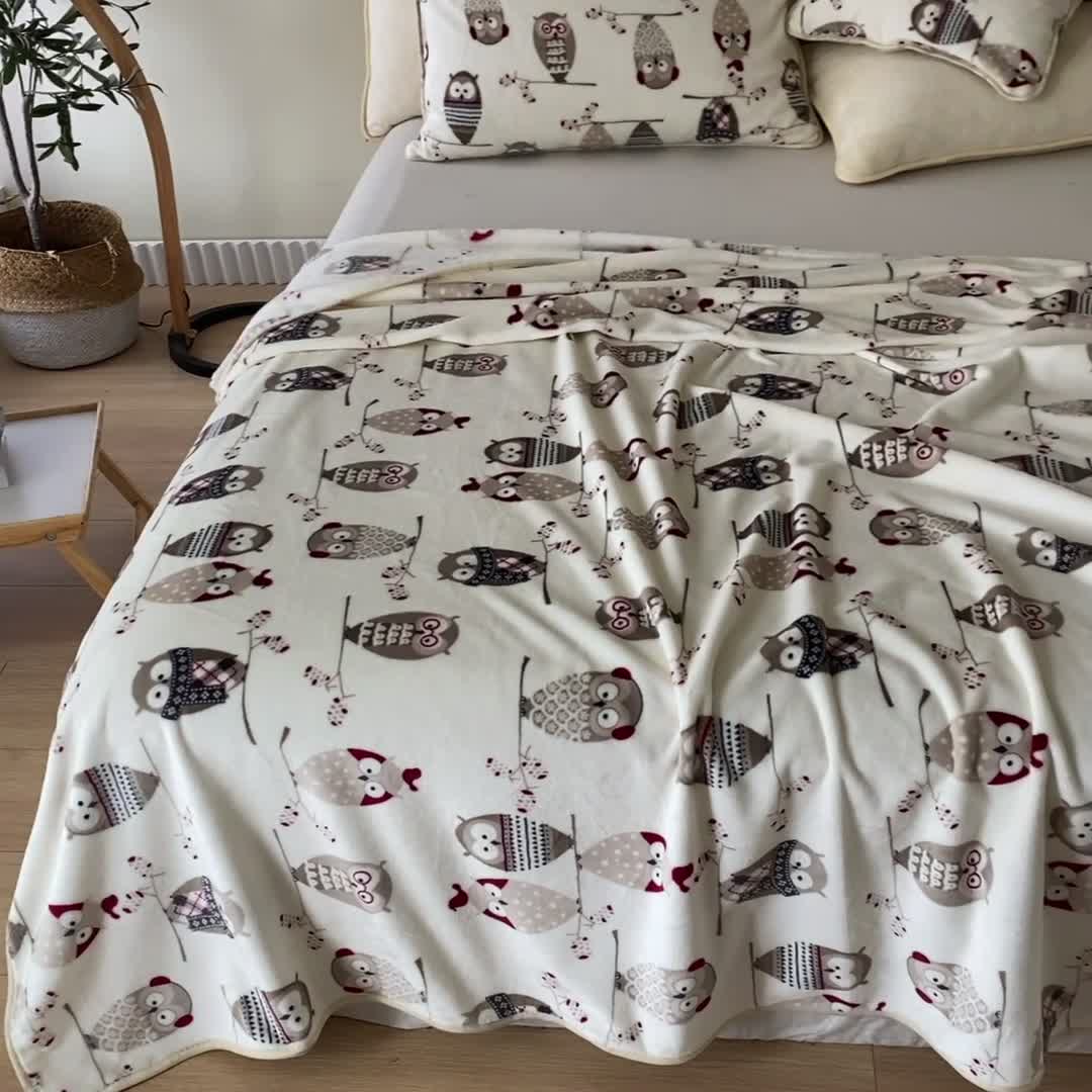 91家纺网 家纺一手货源 找家纺 2025新款320g金貂绒亲肤盖毯加厚印花色珊瑚绒素色法兰绒毯子外贸高端款猫头鹰