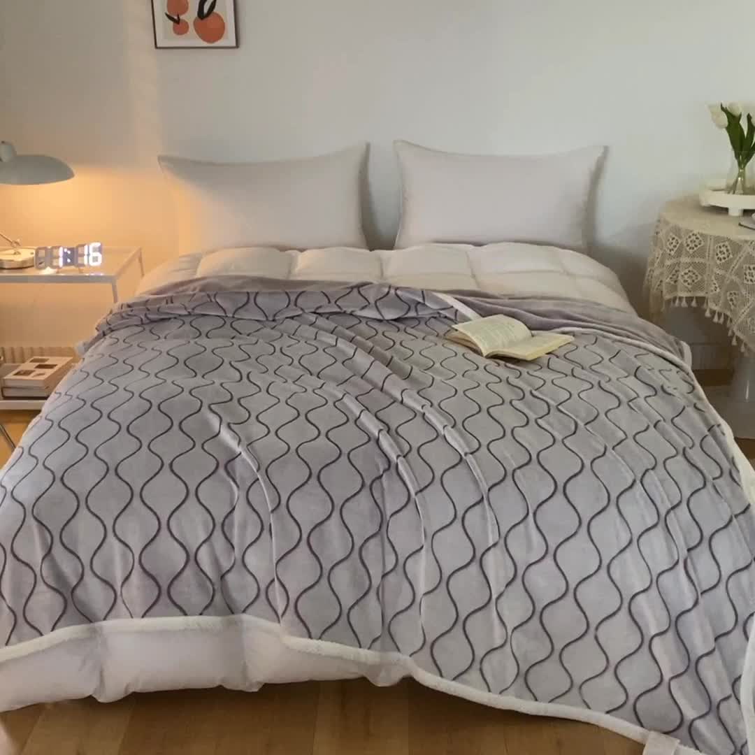 91家纺网 家纺一手货源 找家纺 来菲毛毯 2025新款背印剪花牛奶绒毛毯加厚毯子不掉毛高端毯子波纹