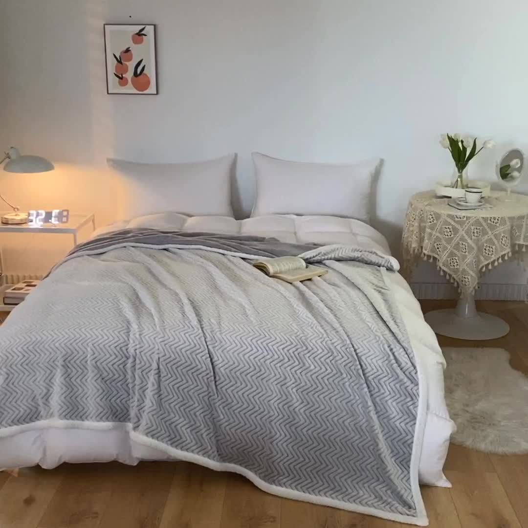 91家纺网 家纺一手货源 找家纺 来菲毛毯 2025新款背印剪花牛奶绒毛毯加厚毯子不掉毛高端毯子灰山陵