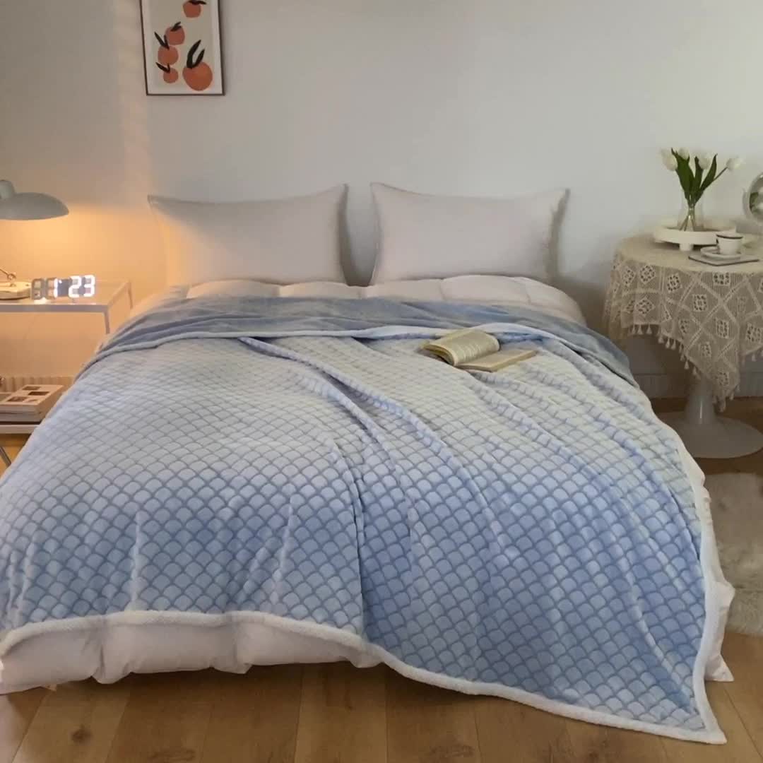 91家纺网 家纺一手货源 找家纺 来菲毛毯 2025新款背印剪花牛奶绒毛毯加厚毯子不掉毛高端毯子鱼鳞纹