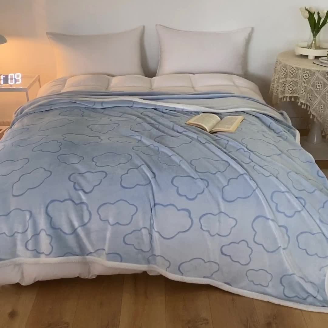 91家纺网 家纺一手货源 找家纺 来菲毛毯 2025新款背印剪花牛奶绒毛毯加厚毯子不掉毛高端毯子云朵