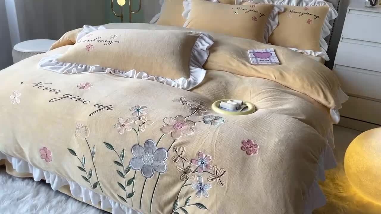 91家纺网 家纺一手货源 找家纺 凯美2022新款牛奶绒四件套花镜系列 浅黄