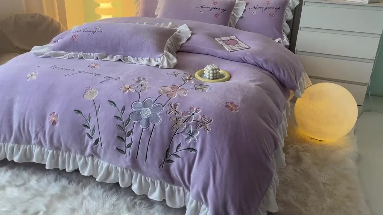 91家纺网 家纺一手货源 找家纺 凯美2022新款牛奶绒四件套花镜系列 浅紫