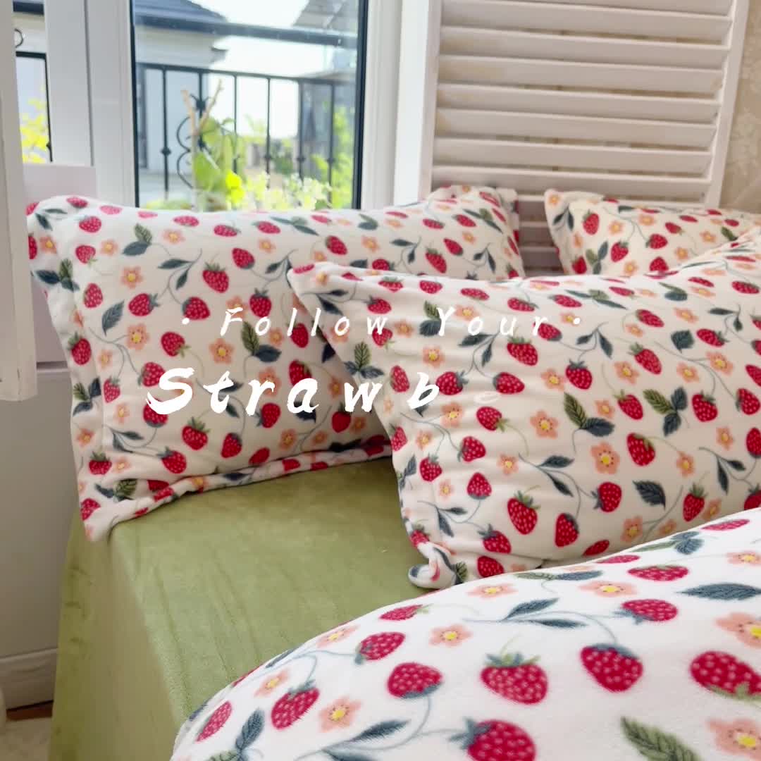 91家纺网 家纺一手货源 找家纺 沐棉 2022新款抗静电高克重加厚小清新印花牛奶绒四件套 草莓心情