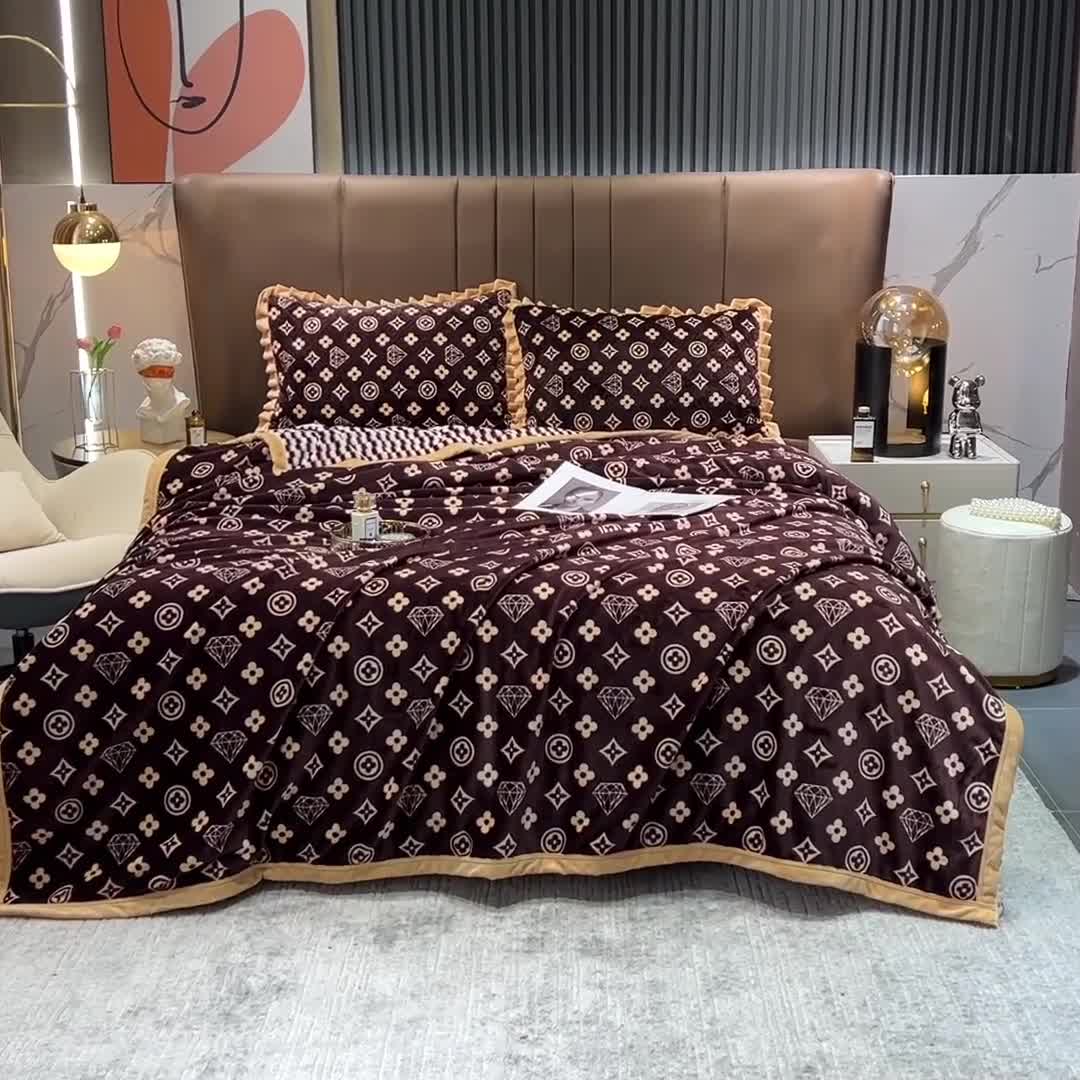 91家纺网 家纺一手货源 找家纺 羋多 2023新款A版牛奶绒+B版阳离子提花双层复合毯 潮流风尚