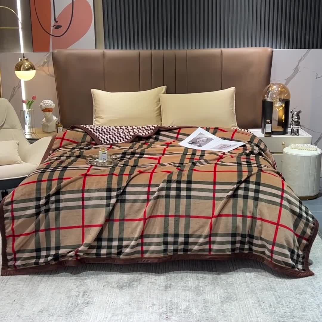 91家纺网 家纺一手货源 找家纺 羋多 2023新款A版牛奶绒+B版阳离子提花双层复合毯 经典格