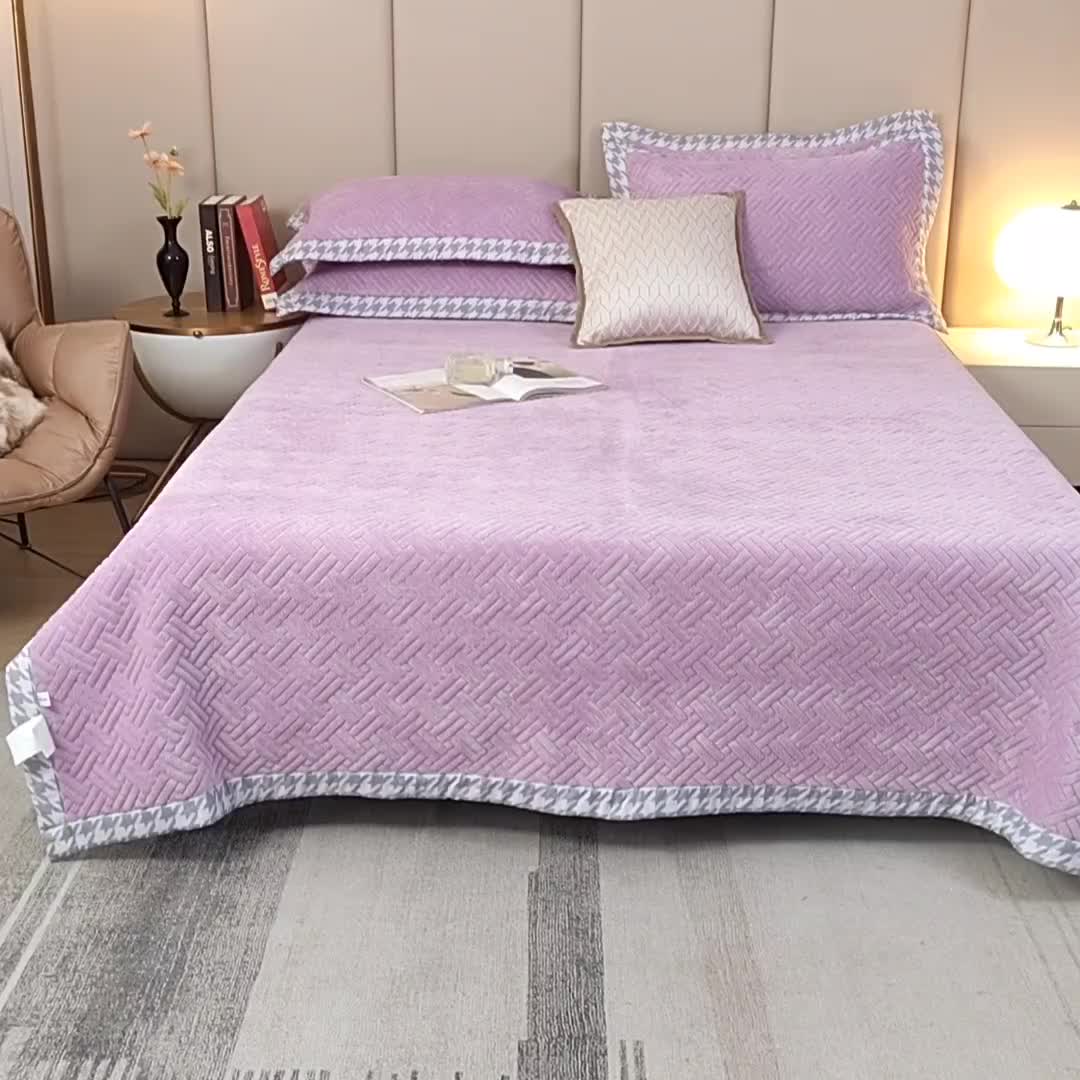 91家纺网 家纺一手货源 找家纺 羋多 2023新款数码边素色牛奶绒床盖三件套 丁香紫