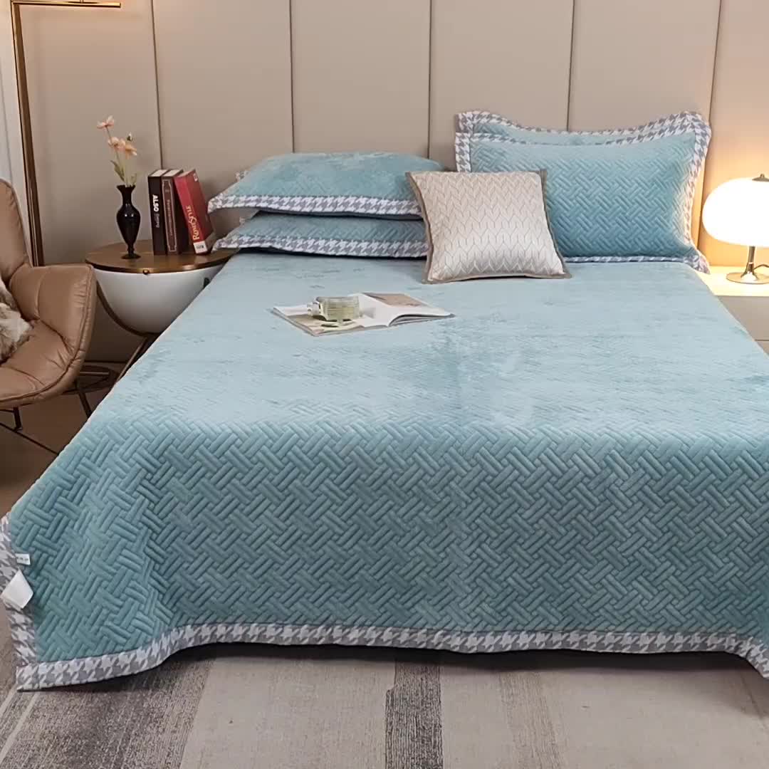 91家纺网 家纺一手货源 找家纺 羋多 2023新款数码边素色牛奶绒床盖三件套 湖水绿