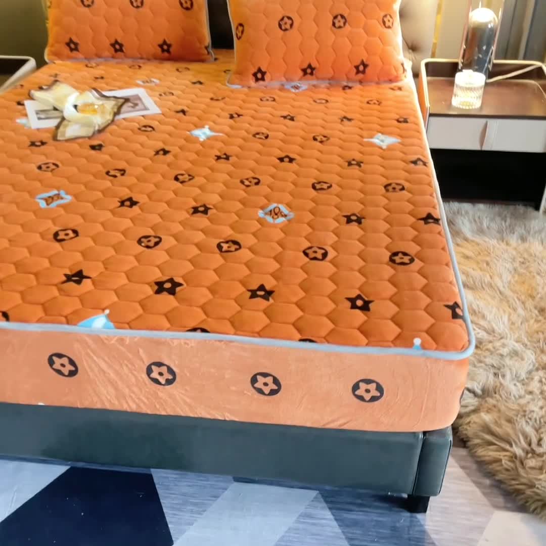 91家纺网 家纺一手货源 找家纺 情煊 2022新款牛奶绒印花单品夹棉床笠 大牌风范